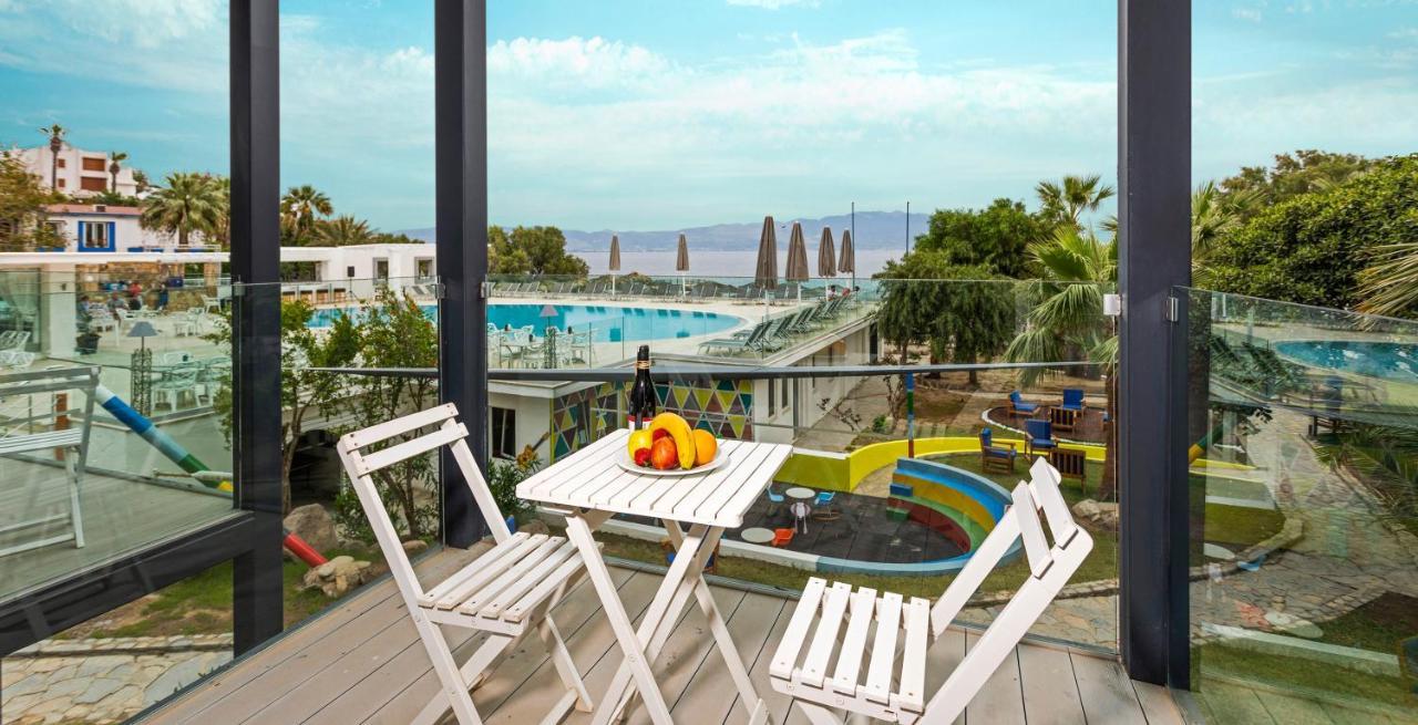 Charm Beach Hotel Акярлар Екстериор снимка
