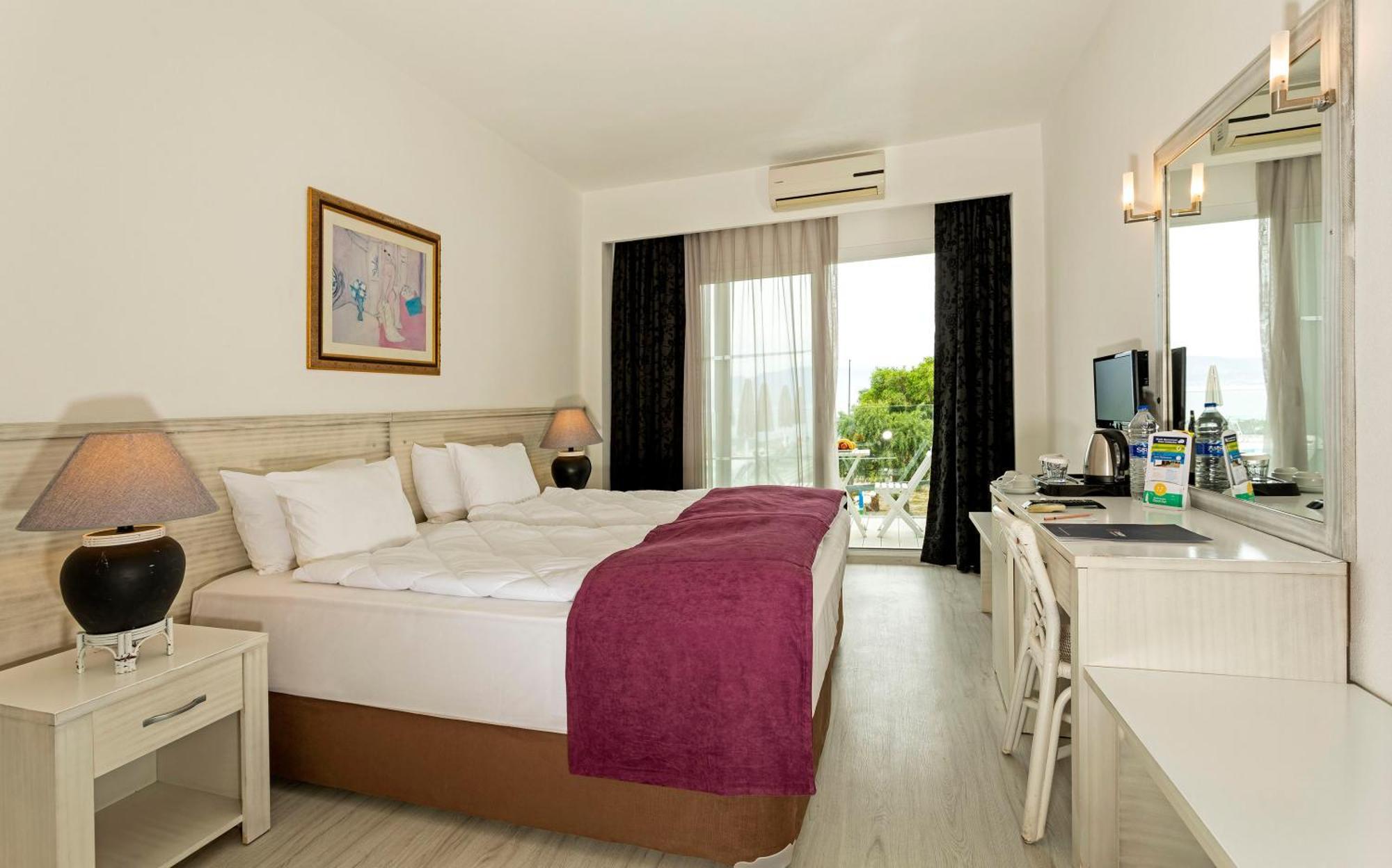 Charm Beach Hotel Акярлар Екстериор снимка